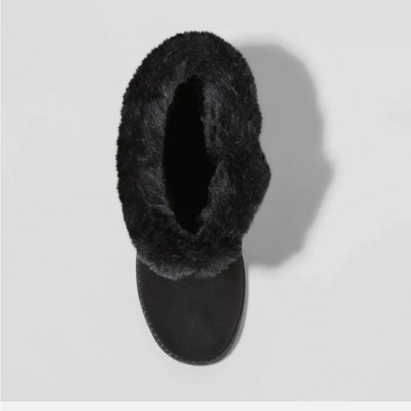 CAT & JACK Kids Black Fuzzy Boots - Picture 3 of 10